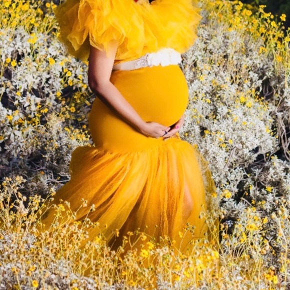 Yellow photoshoot maternity dress - Picture 3 of 6